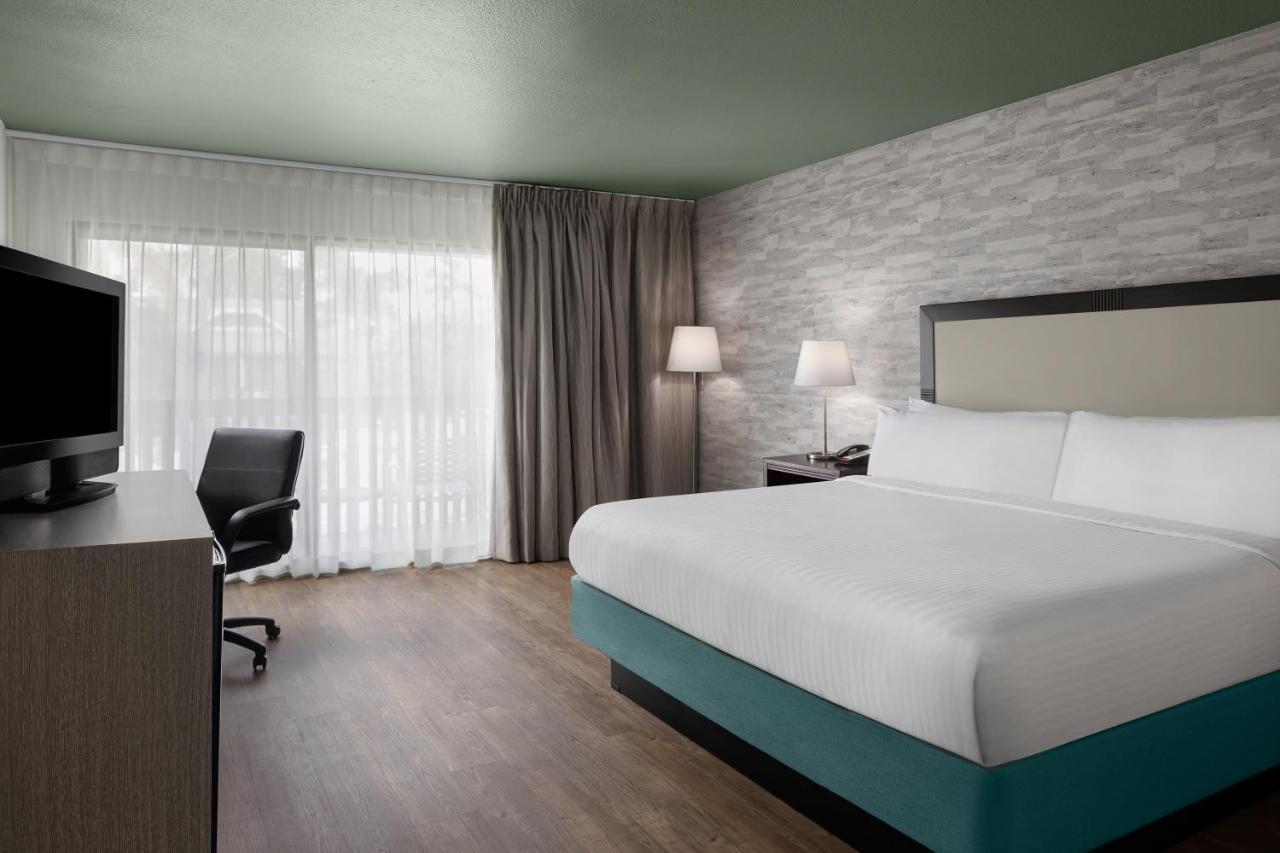 Carlsbad By The Sea Hotel Стая снимка